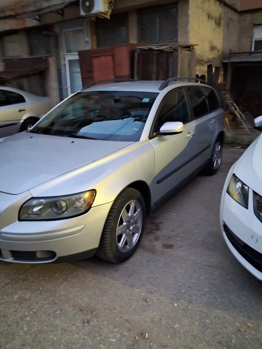 Vând Volvo v50 1,6