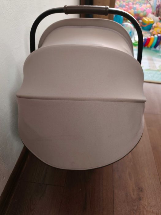 Nuna PIPA urbn  с вградена база - столче за кола 0-13 кг, вграден ISOFIX, i-Size
