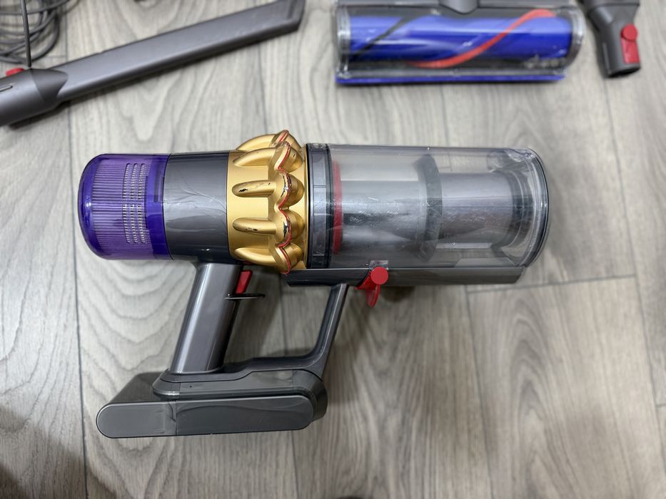 Прахосмукачка Dyson v15