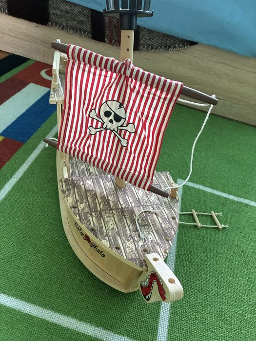 Голям пакет детски играчки – коли, роботи, плюшени, пиратски кораб