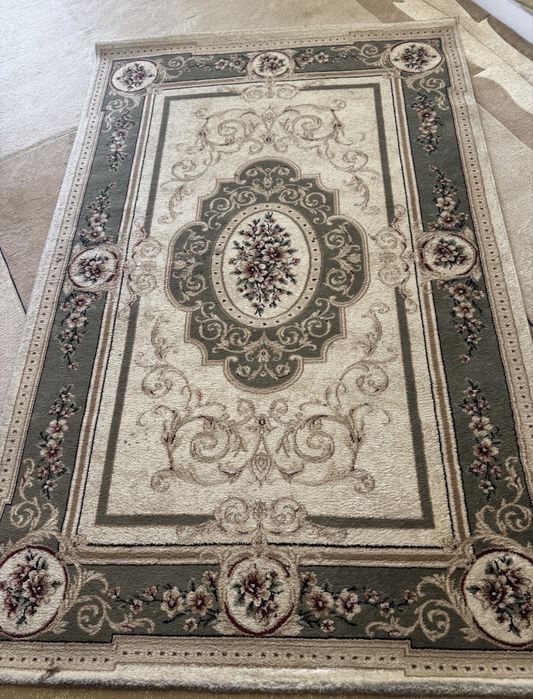 Продам ковер. Размер 2,5 на 1,5.