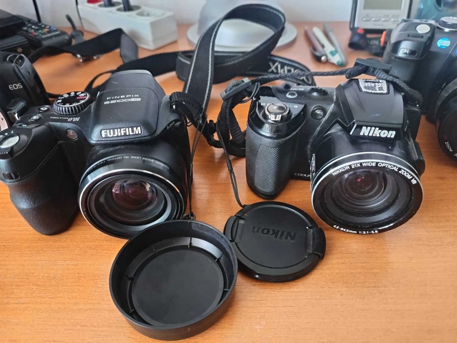 Aparate foto DSLR si Bridge,700 lei toate.