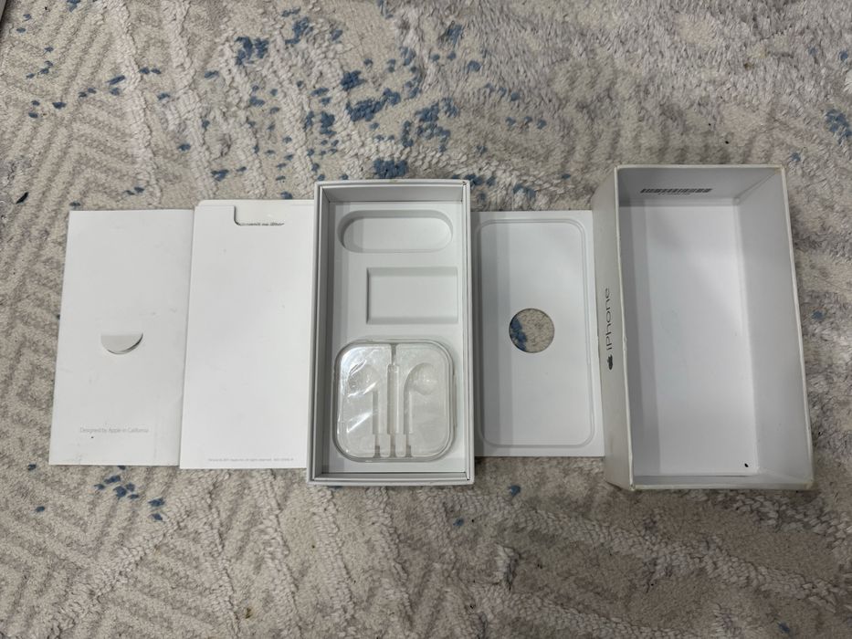 Коробки от iPhone 5 и 6(без телифонов)