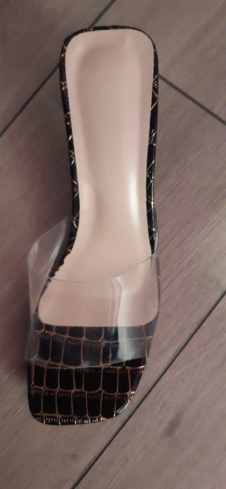 Papuci eleganți și comozi