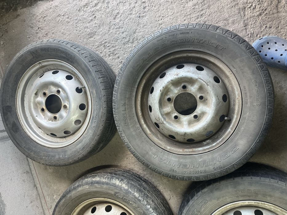 Продам диски с резиной на Ниву