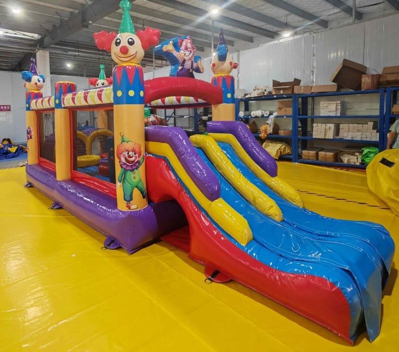 Надуваем батут клоун