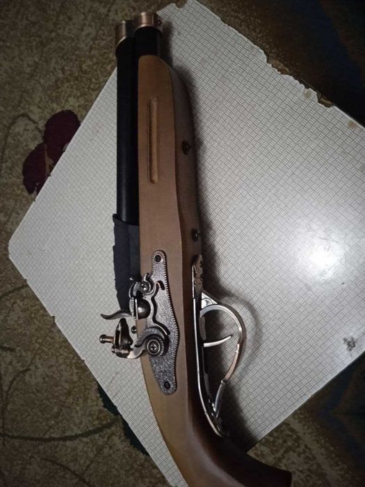 сувенир пистолет зажигалка