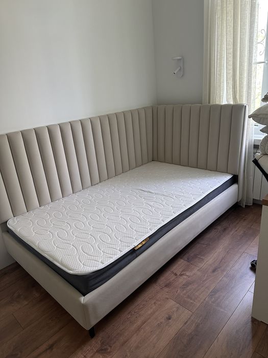 Продаю Кровать с мягким изголовьем (120х210 см), бежевая с матрасом