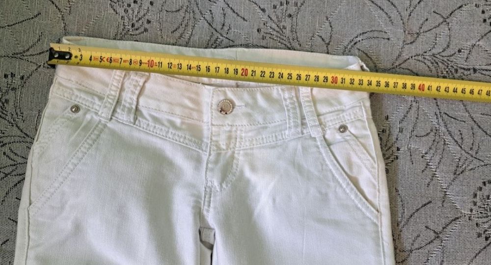 Дамски дънки, размер "XS".