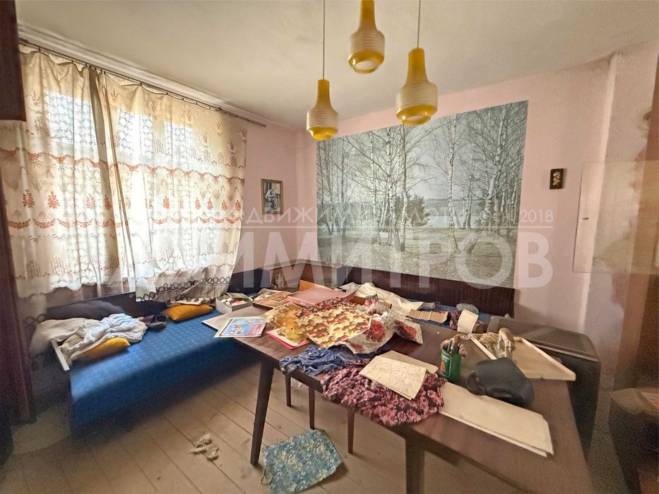 Продава тристаен тухлен апартамент в гр. Каспичан. ТОП център на града!