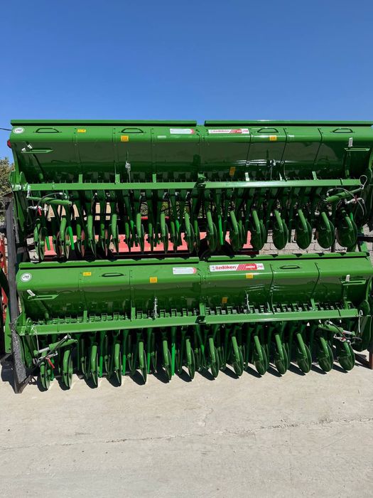 Механическая зерновая сеялка