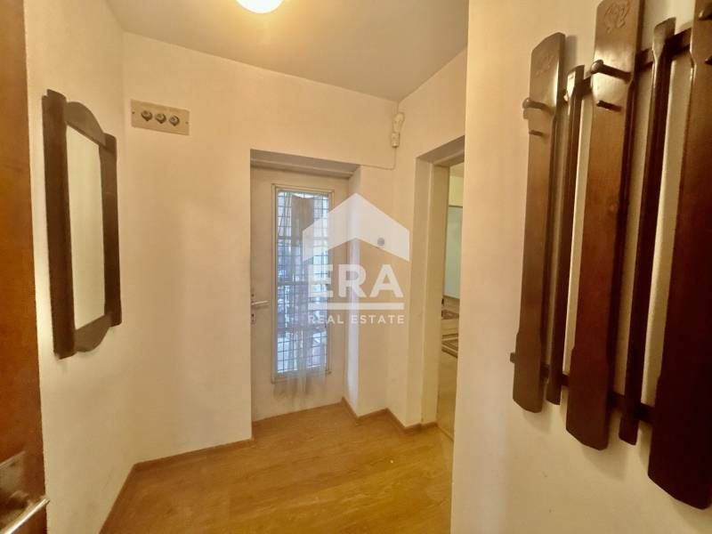 Дава се под наем Офис в Варна, Център - 250 кв.м за 1500 € - Снимка #5