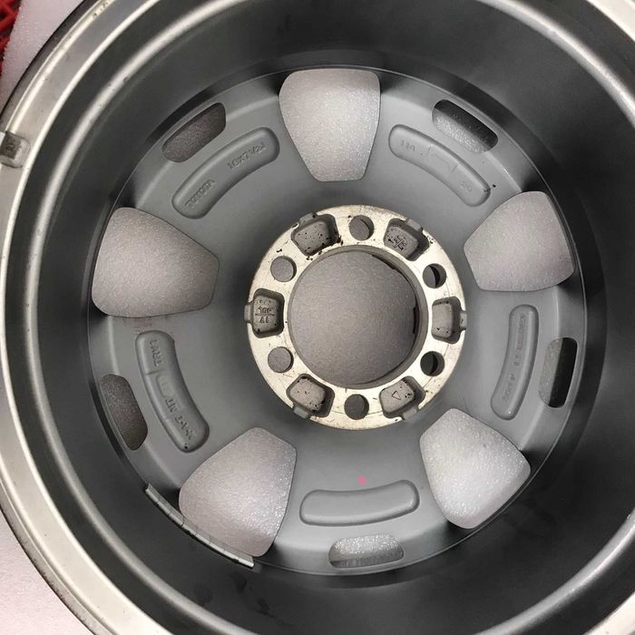 1x janta Toyota Hilux  R18 7.5Jx18 ET30 Enkei Land cruiser 6x139.7