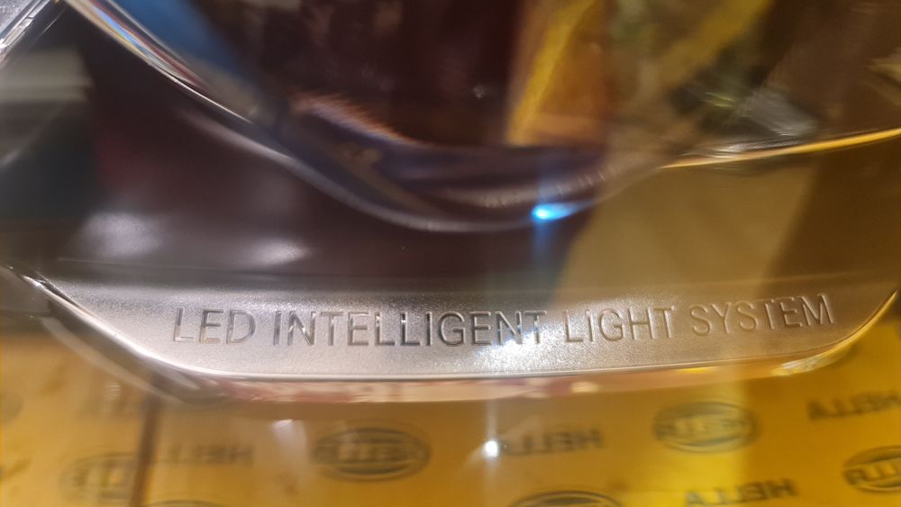 Far dreapta full led adaptiv ILS Mercedes C w205 hybrid albastru