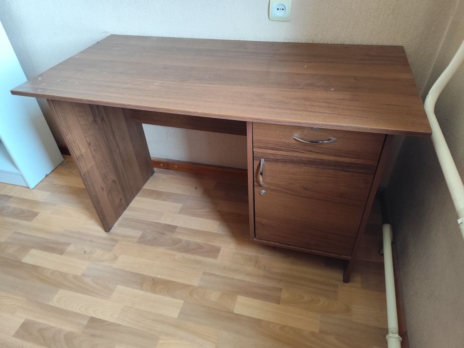 Стол для офиса. Компьютерный стол