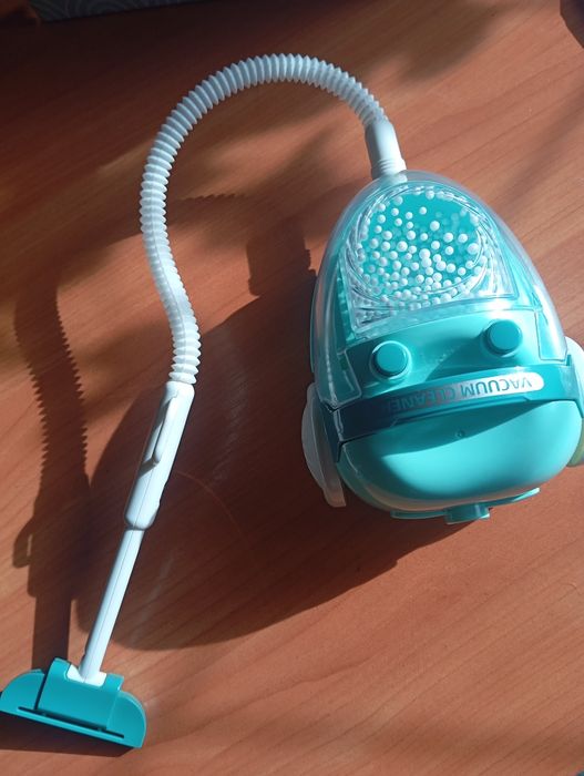 Отдам пылесос игрушка новый!