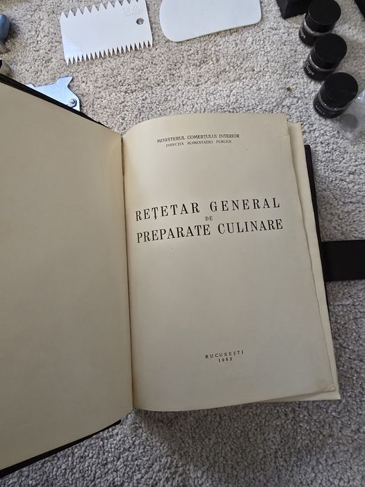 Set cutite  bucătar, geanta din piele de bizon + Rețetar culinar 1962