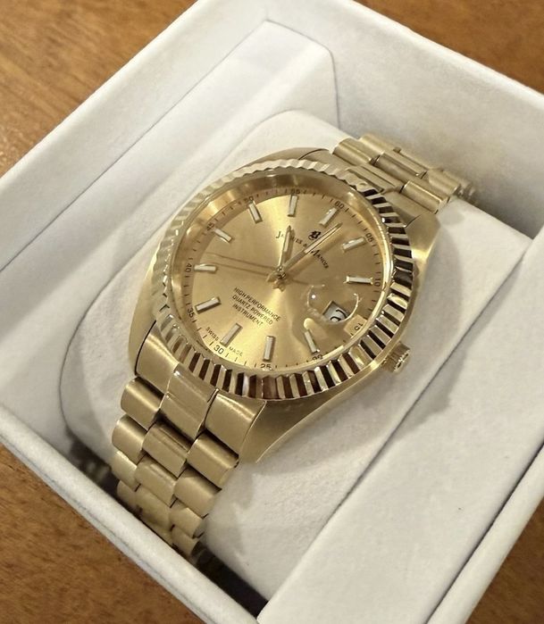 Часы швейцарские Jacques Du Manoir