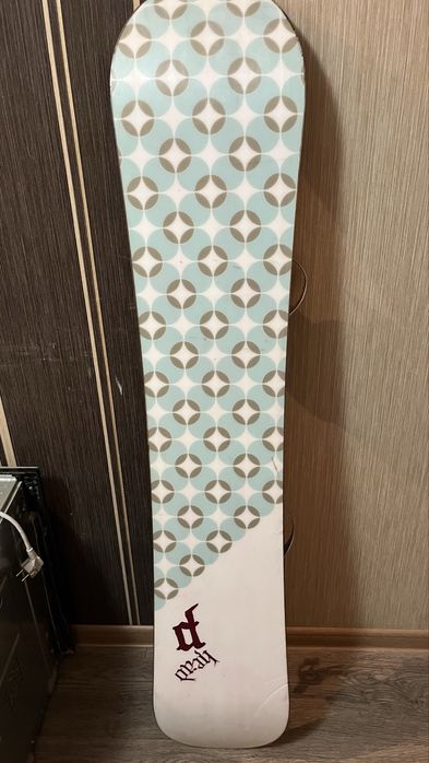 Сноуборд с креплениями