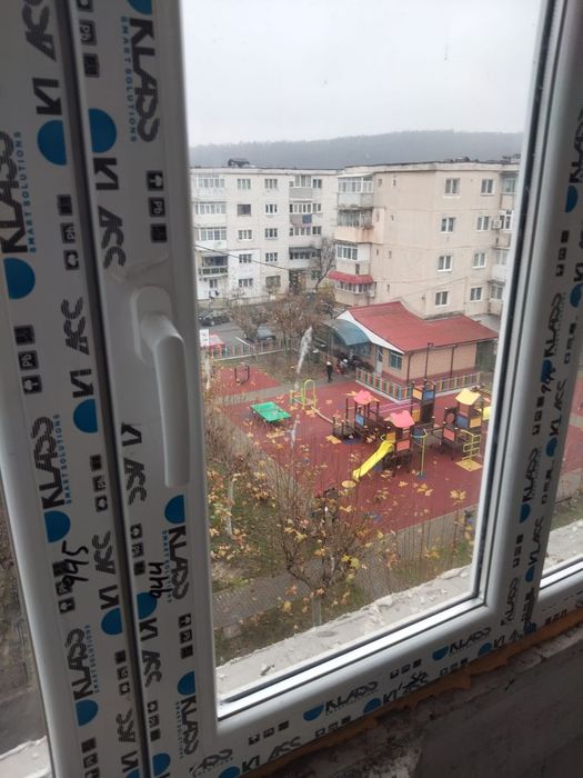 Vând apartament 2 camere in Rovinari