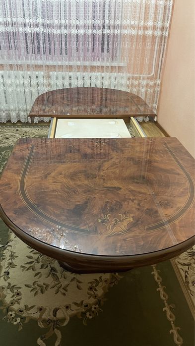 Продается стол обеденный