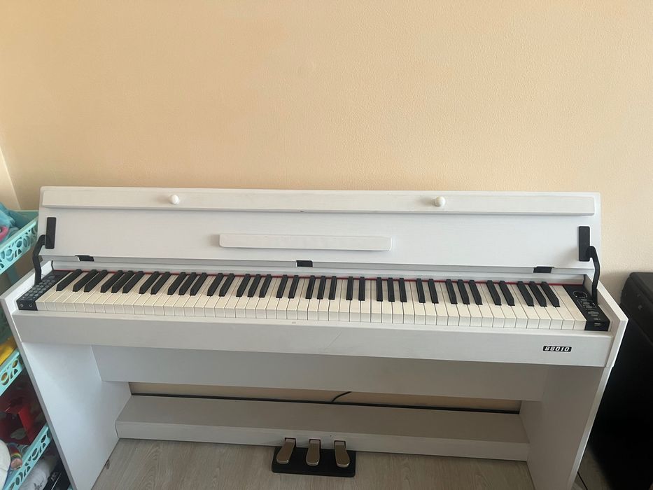 Продам пианино/ синтезатор.