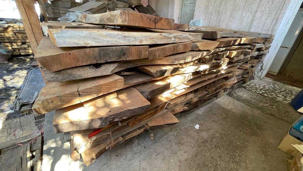 Yog'och sotiladi (yasin daraxtiniki, quritilgan