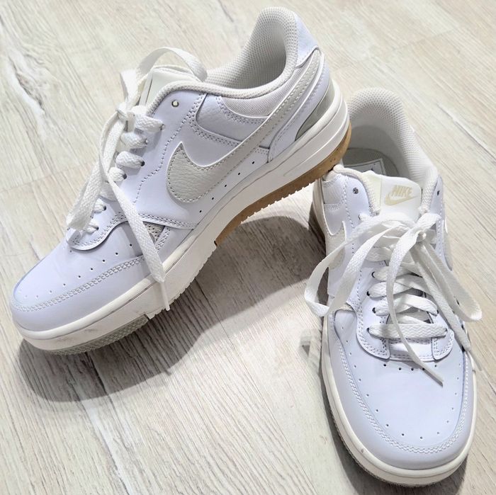 NIKE Air Force 1 – бяло/крем, оригинални, носени веднъж, 39 номер
