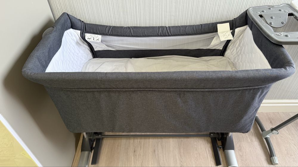 Детская кроватка - манеж