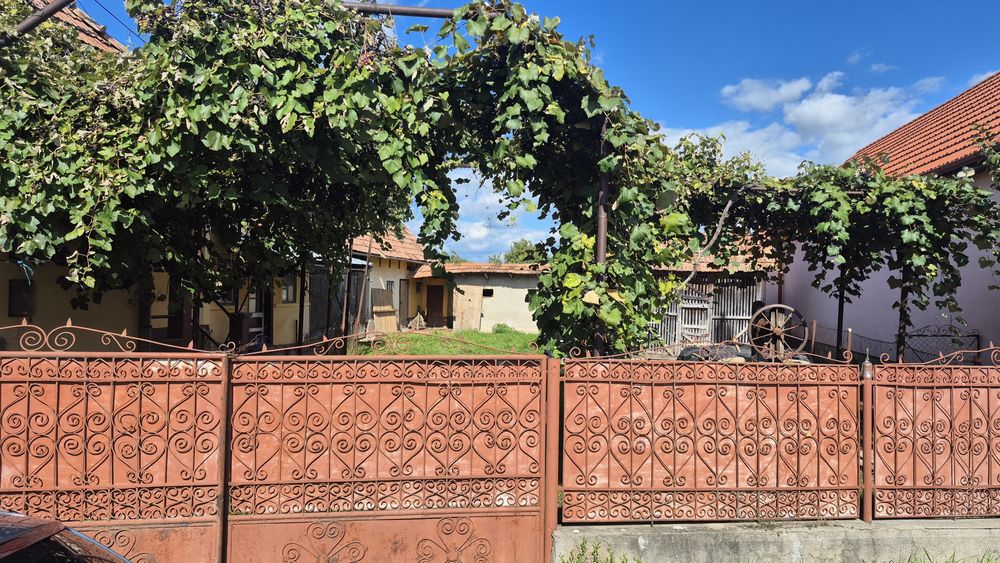 Casă de vânzare!!