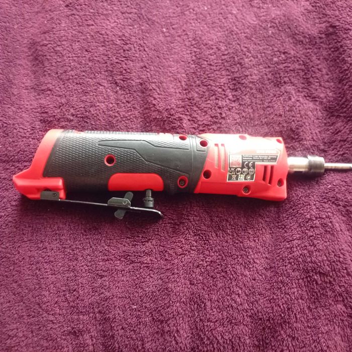 Акумулаторен прав шлайф Milwaukee M12 FDGS-0