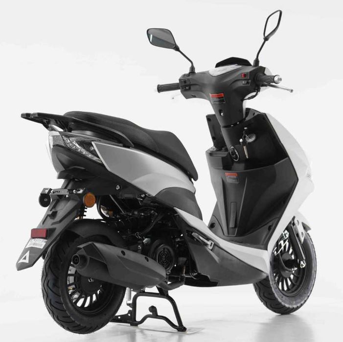 Inchiriez scuter - se conduce fara permis - 25km/h