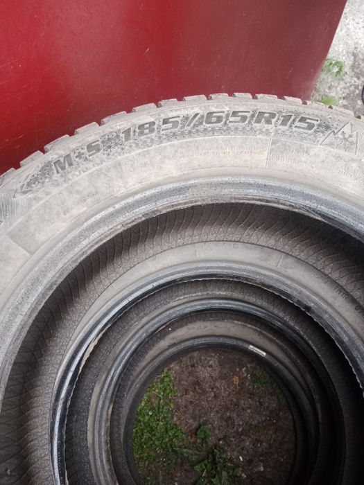 Продаю зимние шипованные шины Goodyear.