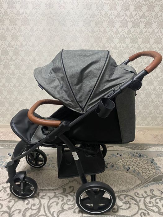 Продаю детскую коляску.