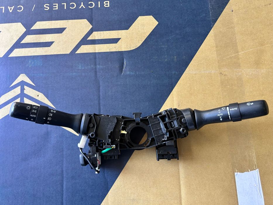 Airbag завеси и лосчета мигачи/фарове за TOYOTA AVENSIS T27