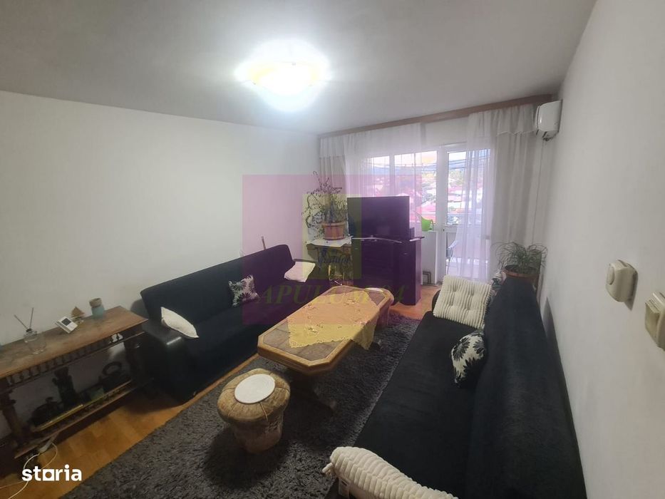 Apartament cu 3 camere de vanzare in Campina - Zona Cuza — fotografia 1
