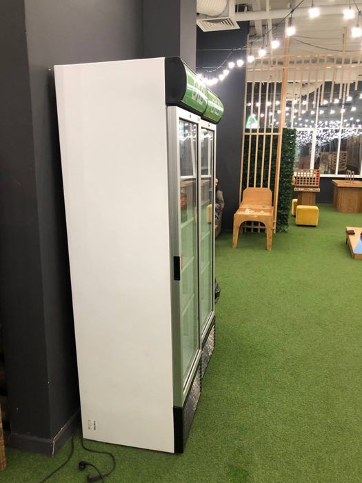 Продам холодильники-витрины