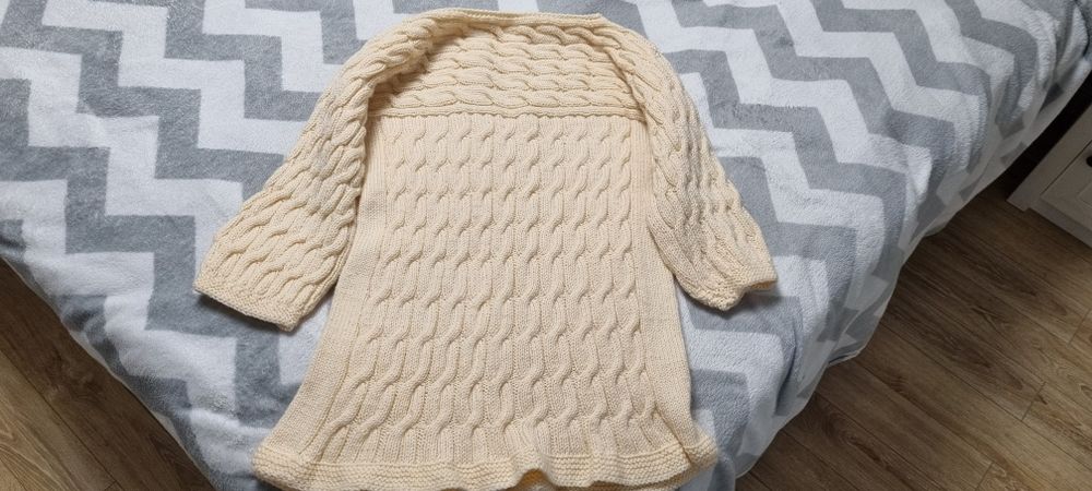 Ръчно плетен дълъг пуловер