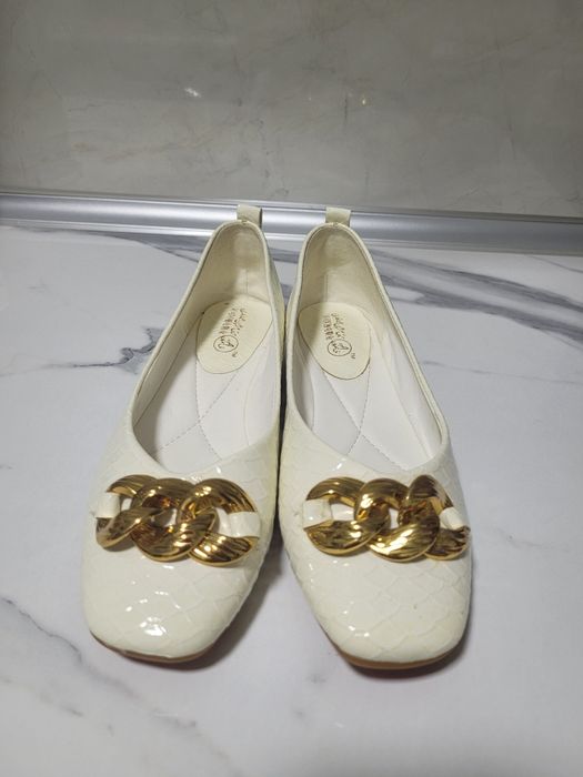 Женское туфли бежевый