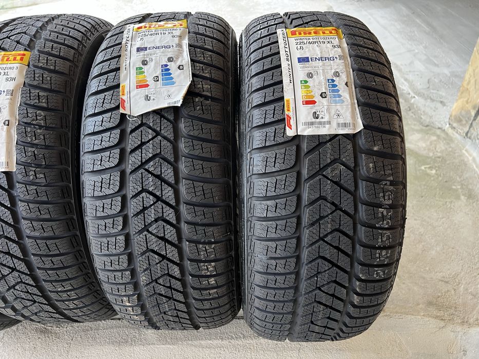 Гуми Pirelli Sotto Zero 3 225/40/19 с ДОТ 3922