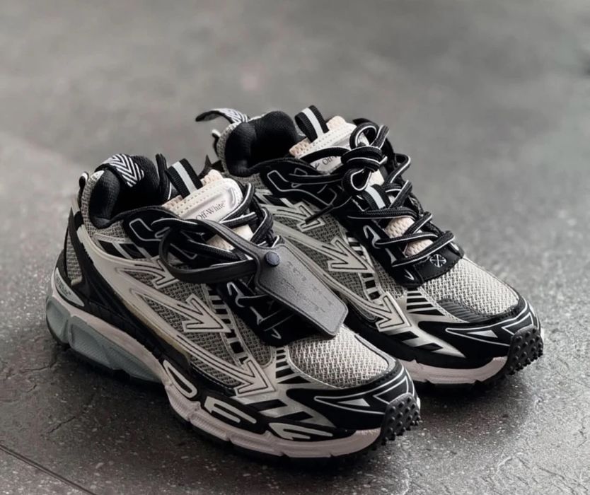Off-White "Be Right Back&White