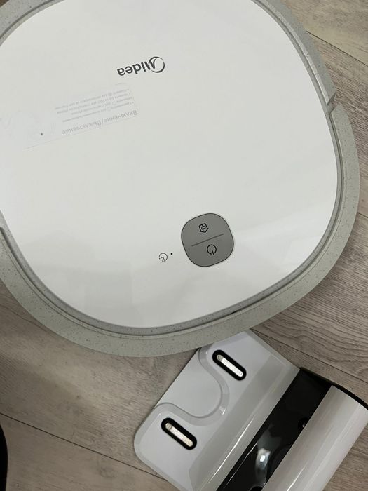 Робот пылесос Midea