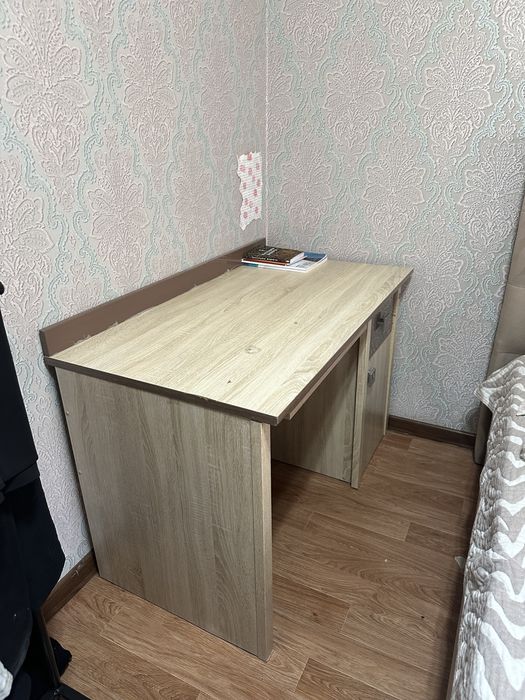 Письменный стол / парта с ящиками