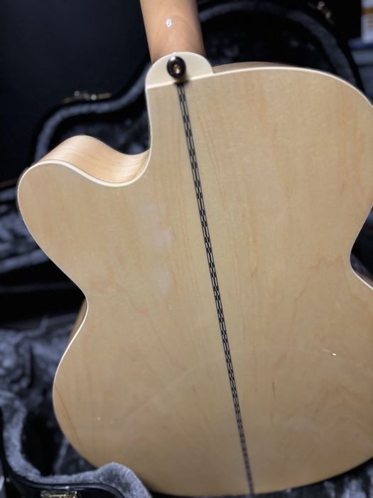 Epiphone EJ-200SCE акустична китара