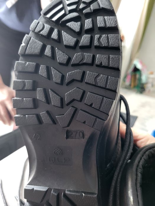 Продам зимние берцы 10000