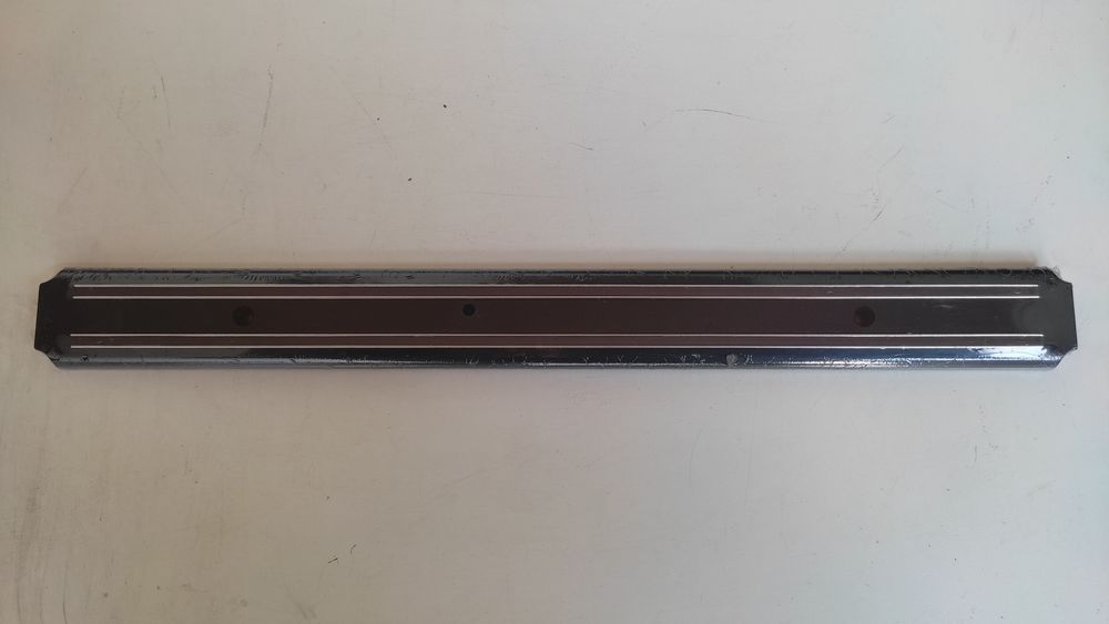 Кухонный магнит для ножей