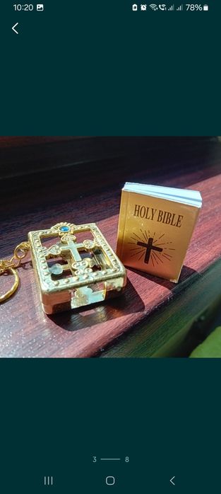 Biblie in miniatura breloc