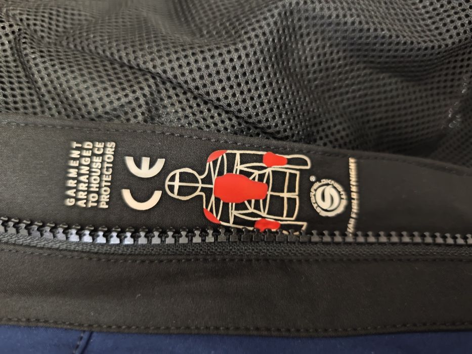 Мотокуртка с защитой