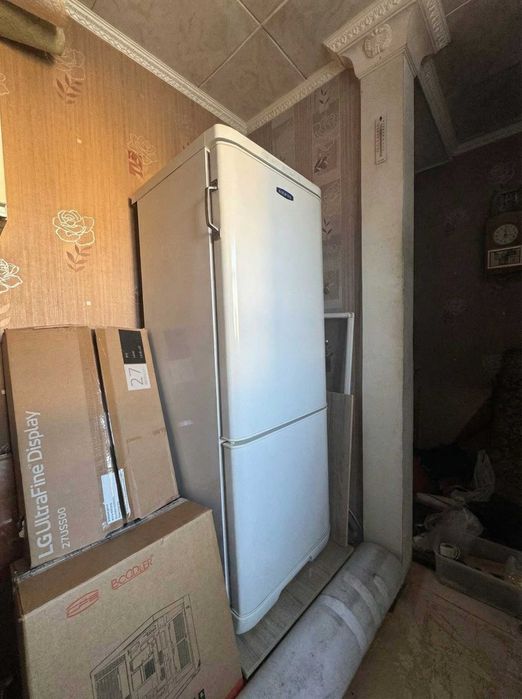 Холодильник двухкамерный, в хорошем состоянии