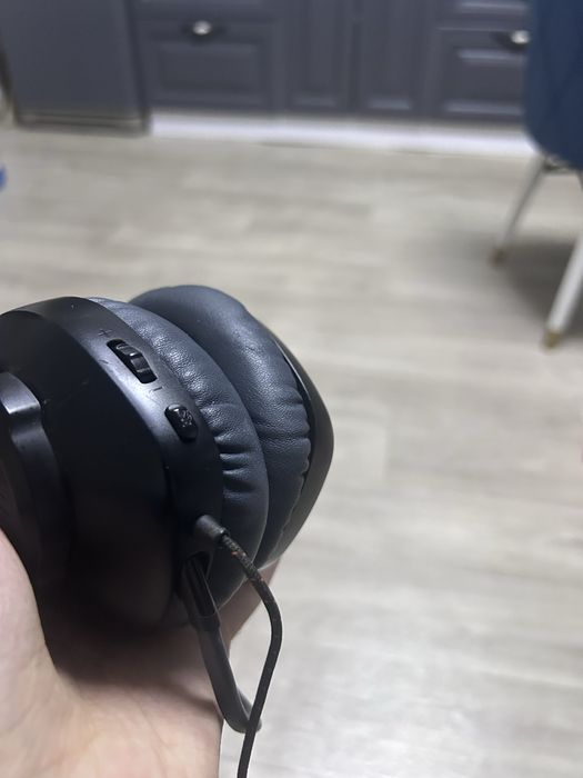 наушники JBL Quantum 100